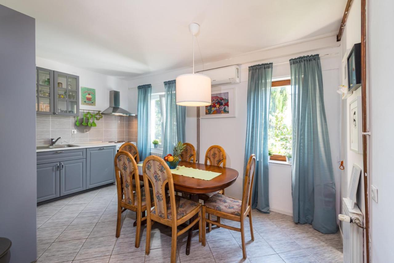 Vacation House Anna Karlobag Ngoại thất bức ảnh