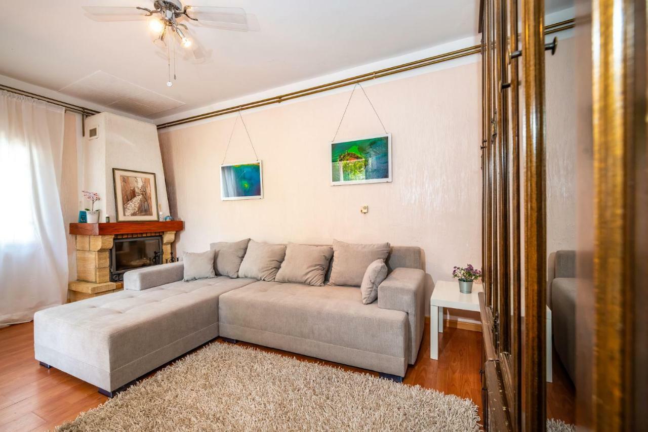 Vacation House Anna Karlobag Ngoại thất bức ảnh