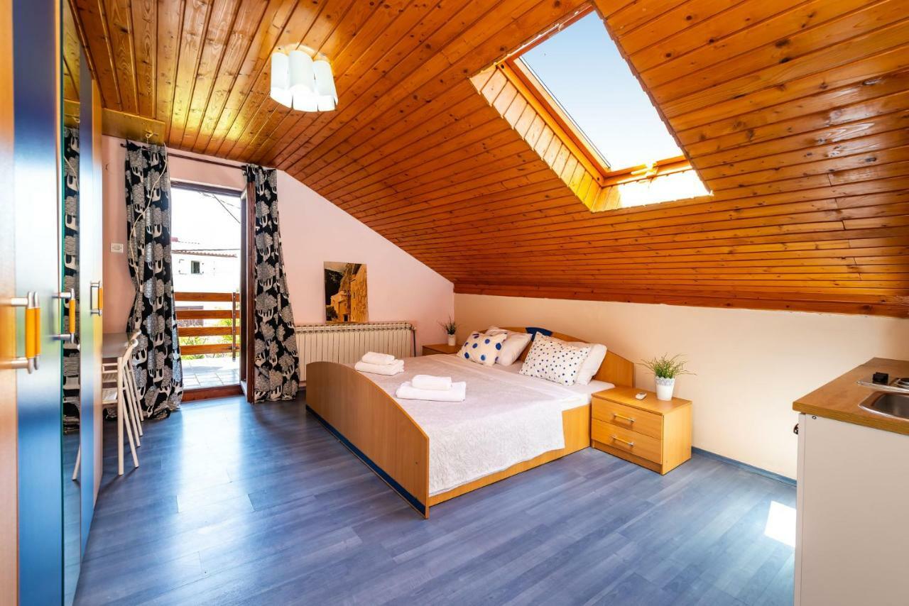 Vacation House Anna Karlobag Ngoại thất bức ảnh